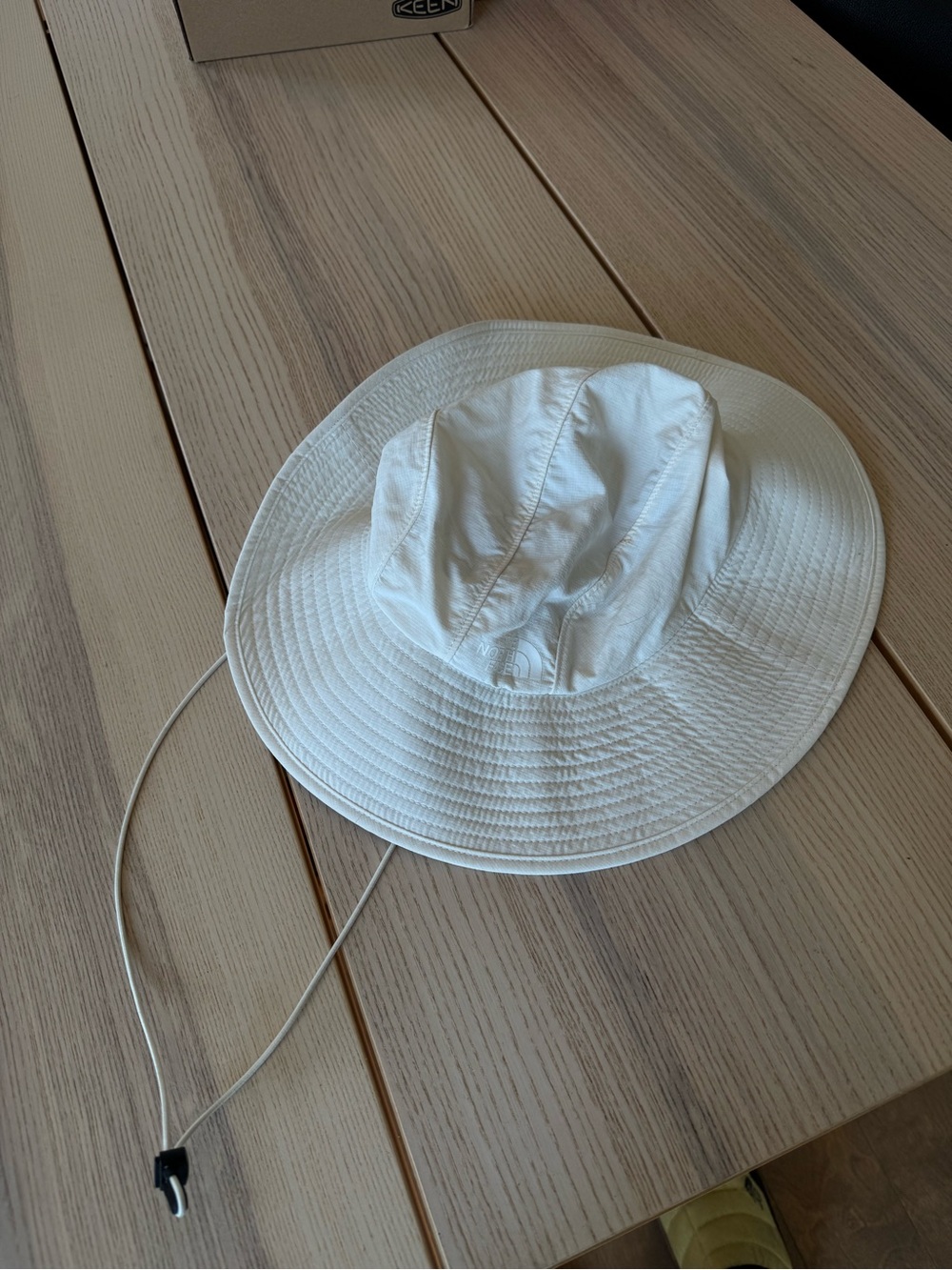 North face sun hat (women)